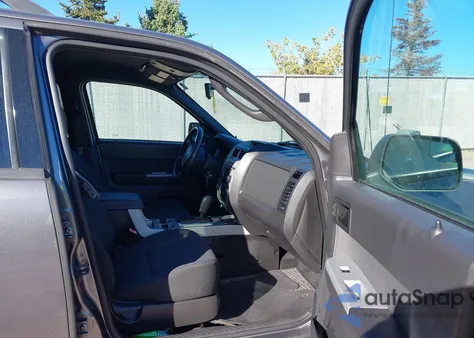 2010 Ford Escape Xlt from USA, damaged, VIN 1FMCU9DG9AKC69063